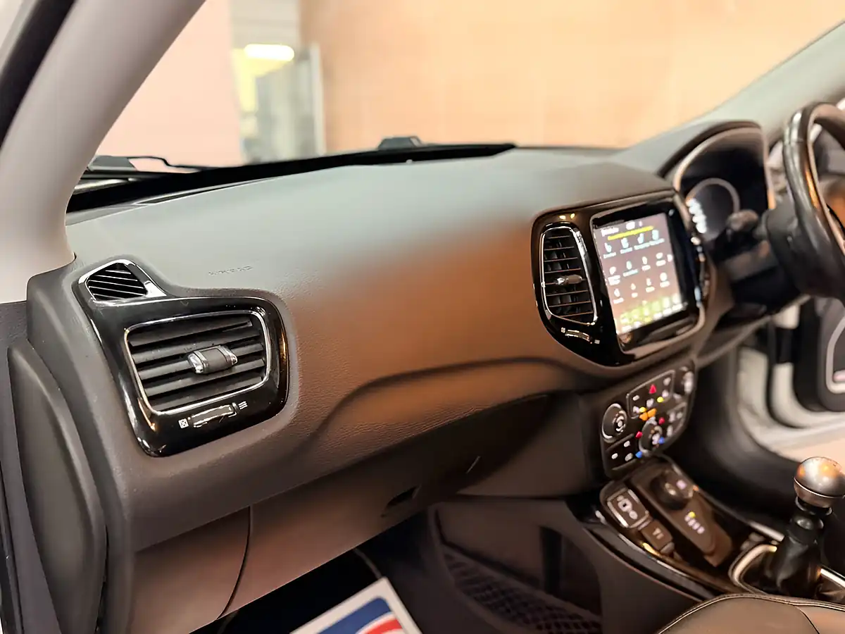 Used 2019 Jeep Compass Limited White - Interior and Exterior details 17