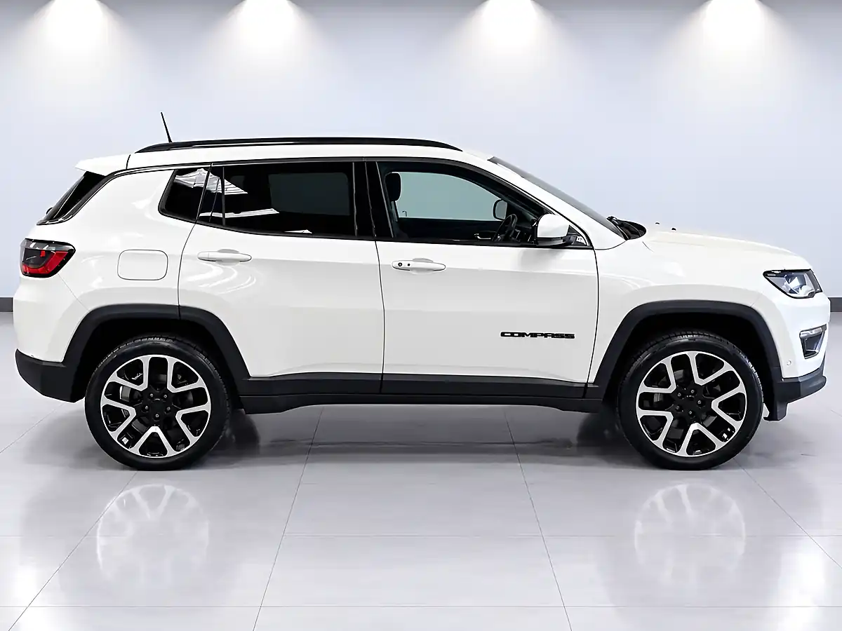 Used 2019 Jeep Compass Limited White - Interior and Exterior details 5