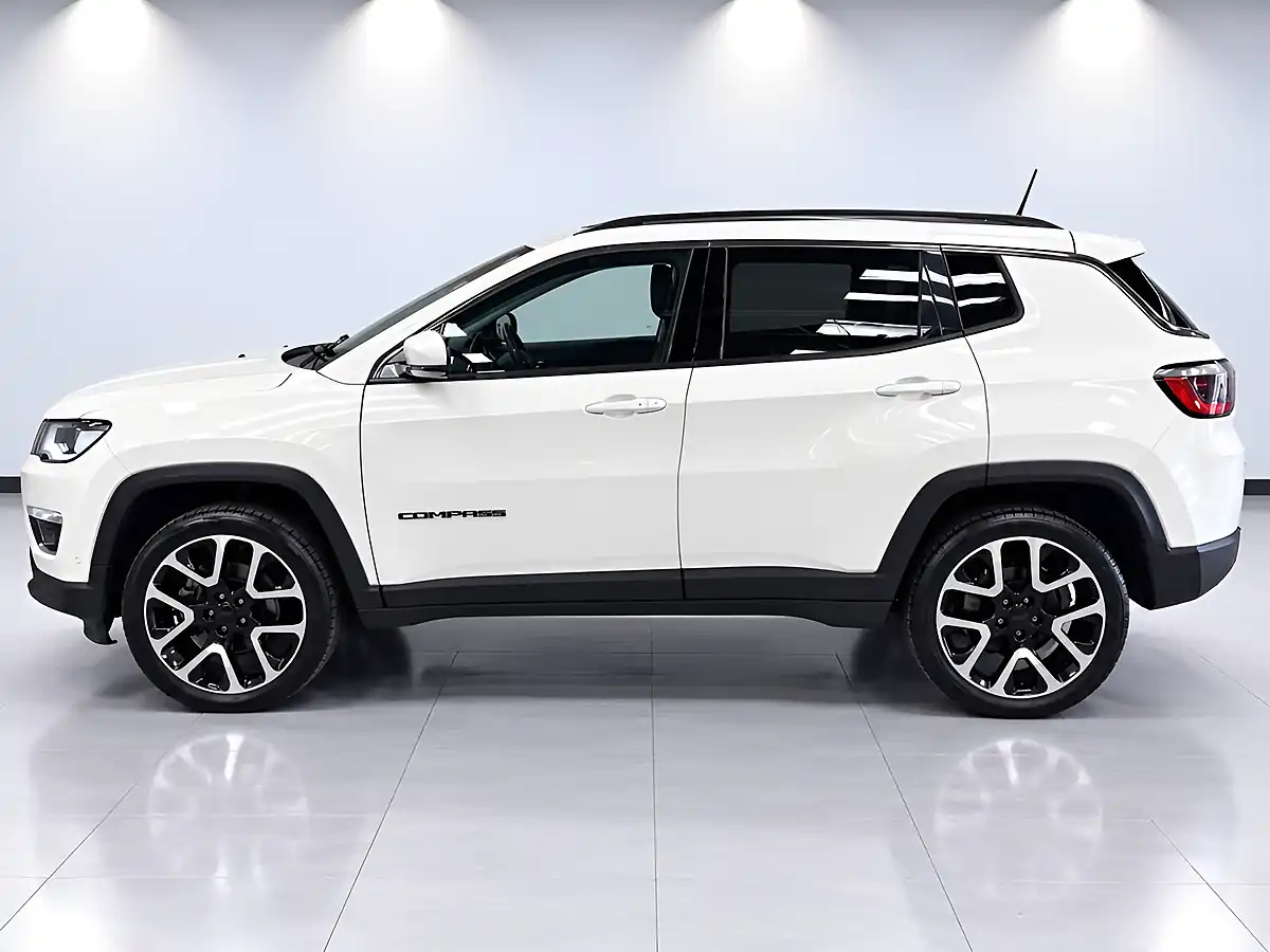 Used 2019 Jeep Compass Limited White - Interior and Exterior details 6