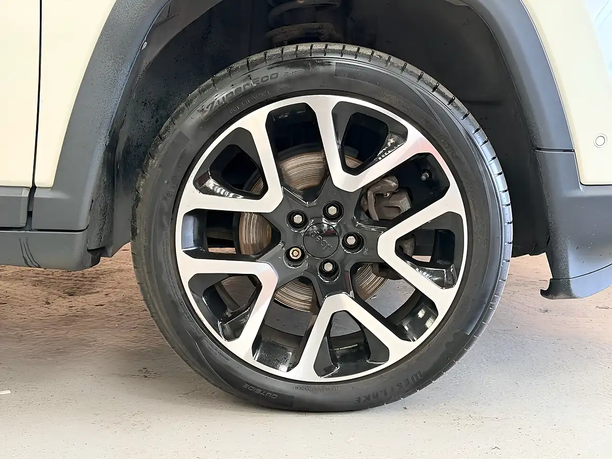 Used 2019 Jeep Compass Limited White - Interior and Exterior details 7