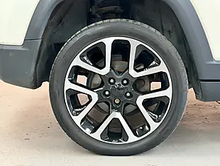 Used 2019 Jeep Compass Limited White - Interior and Exterior details 8