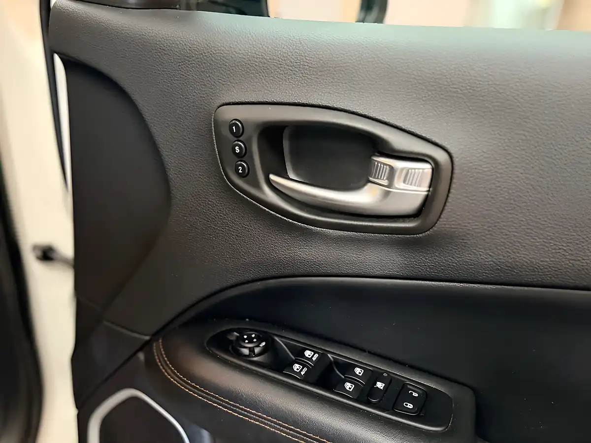 Used 2019 Jeep Compass Limited White - Interior and Exterior details 9