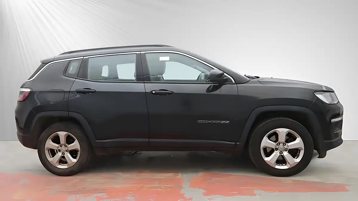 Used 2019 Jeep Compass Longitude Black - Interior and Exterior details 8
