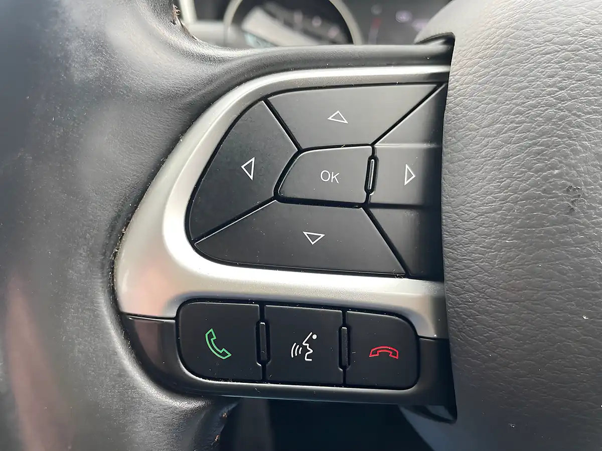 Used 2019 Jeep Compass Longitude Black - Interior and Exterior details 16