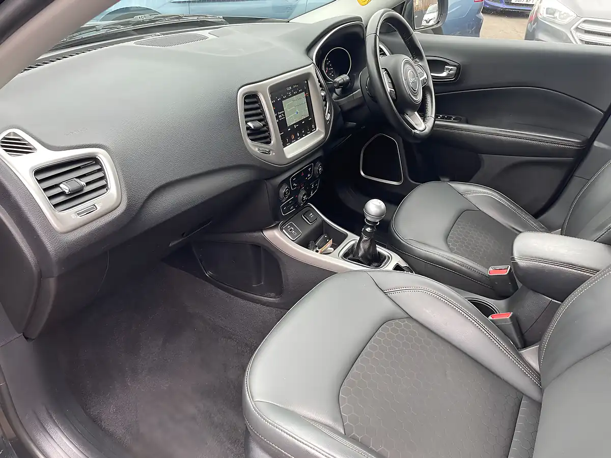 Used 2019 Jeep Compass Longitude Black - Interior and Exterior details 9