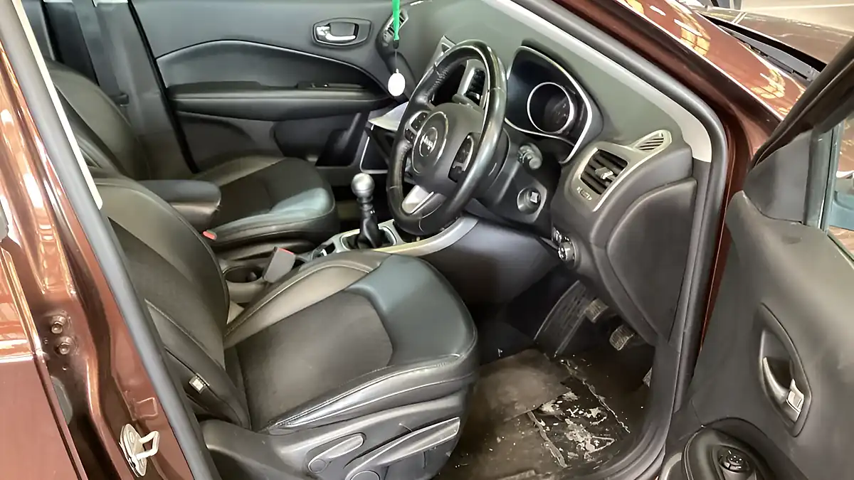Used 2019 Jeep Compass Longitude Bronze - Interior and Exterior details 10