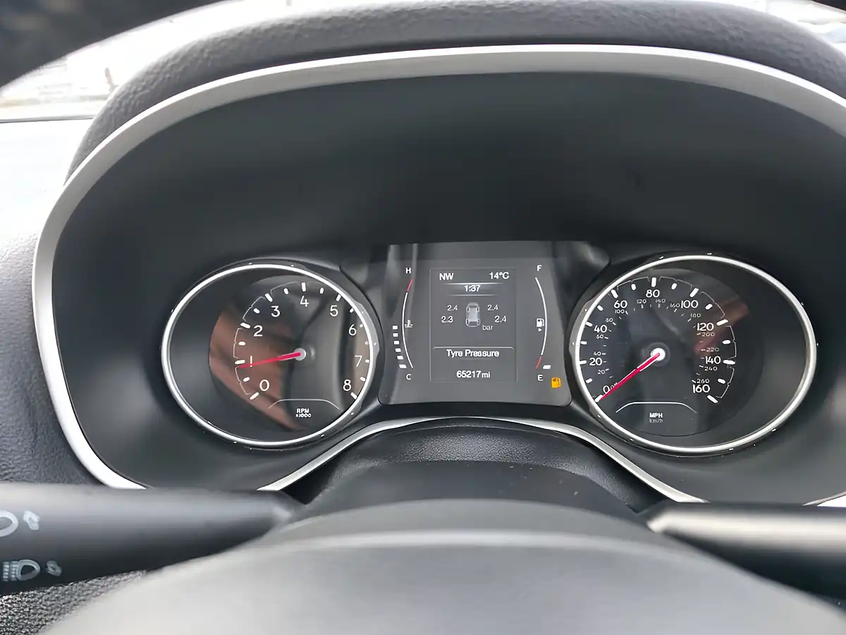 Used 2019 Jeep Compass Longitude Bronze - Interior and Exterior details 13
