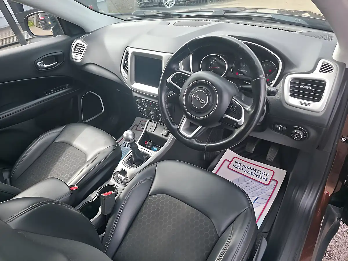 Used 2019 Jeep Compass Longitude Bronze - Interior and Exterior details 4