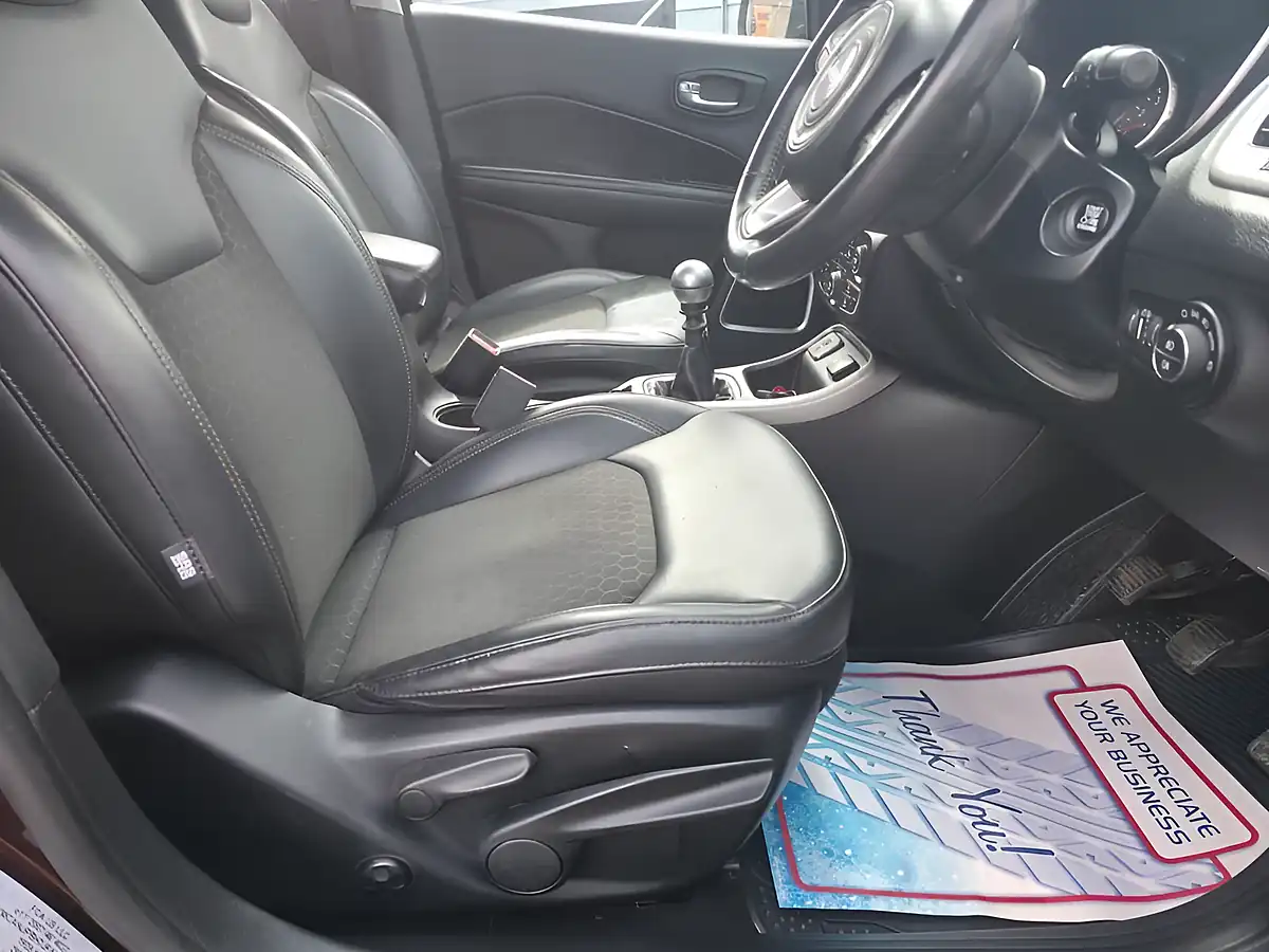 Used 2019 Jeep Compass Longitude Bronze - Interior and Exterior details 5