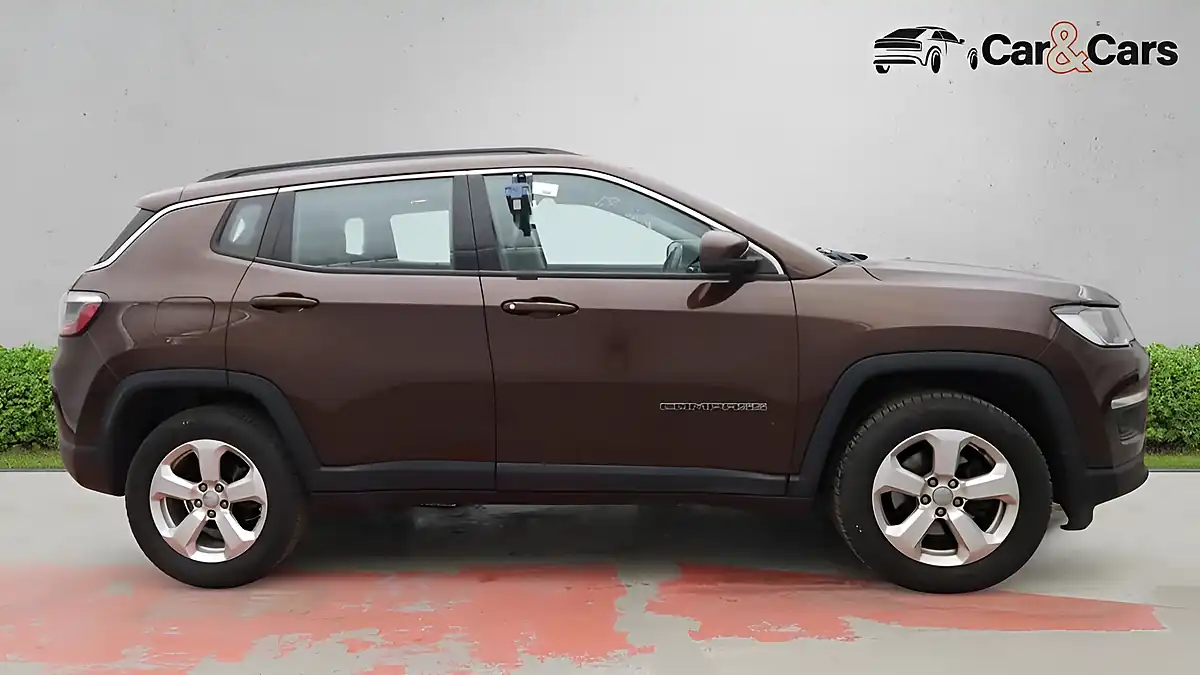 Used 2019 Jeep Compass Longitude Bronze - Interior and Exterior details 7