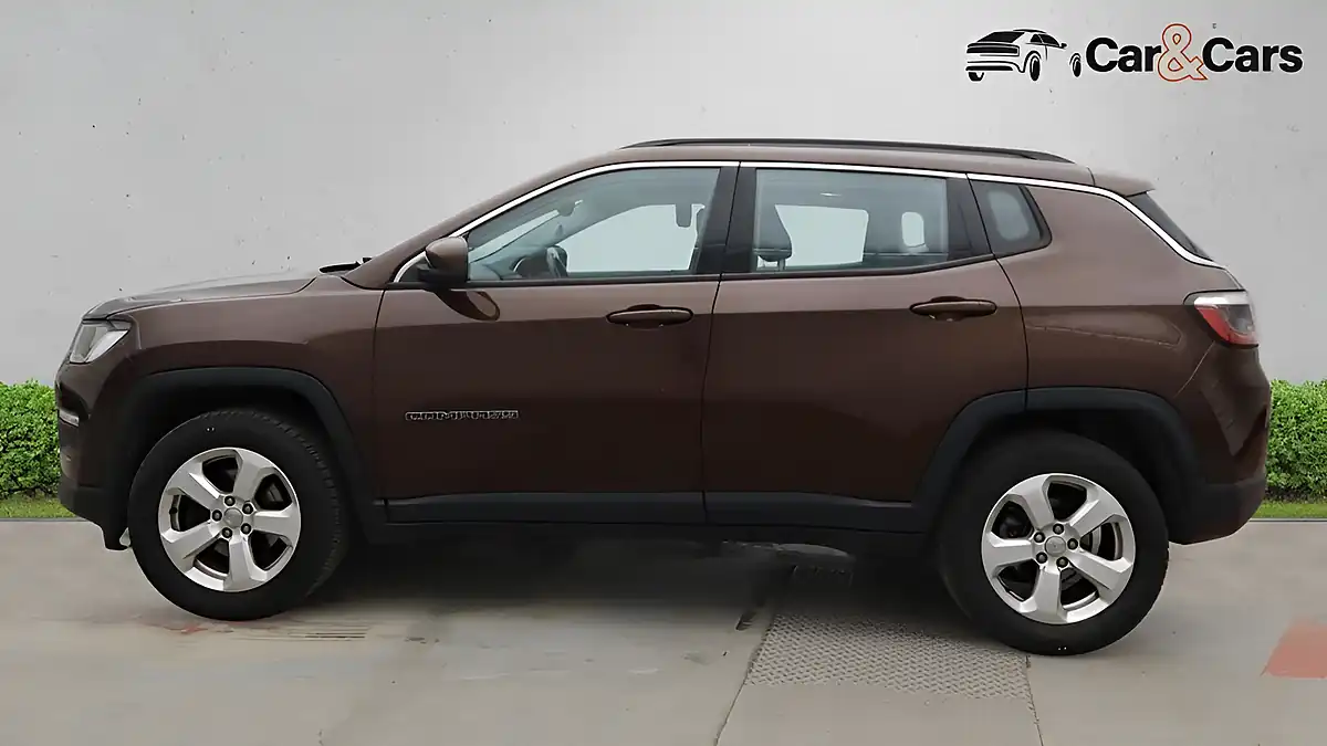 Used 2019 Jeep Compass Longitude Bronze - Interior and Exterior details 8