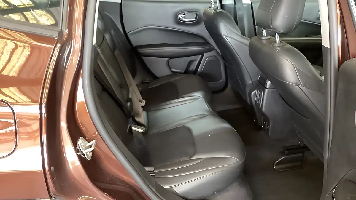 Used 2019 Jeep Compass Longitude Bronze - Interior and Exterior details 9