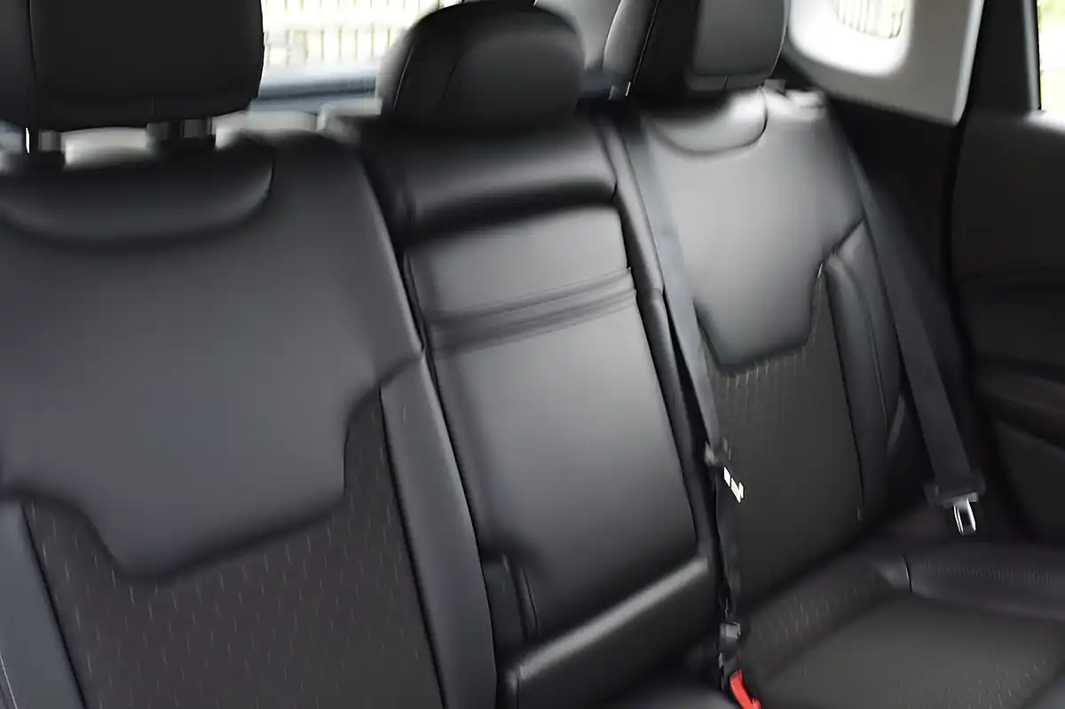 Used 2019 Jeep Compass Longitude Bronze - Interior and Exterior details 10