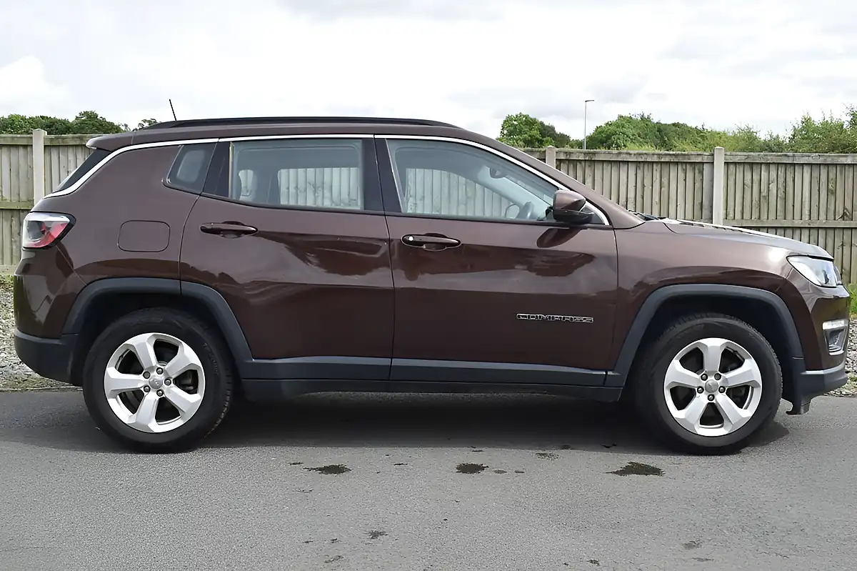 Used 2019 Jeep Compass Longitude Bronze - Interior and Exterior details 12