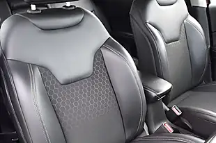Used 2019 Jeep Compass Longitude Bronze - Interior and Exterior details 15