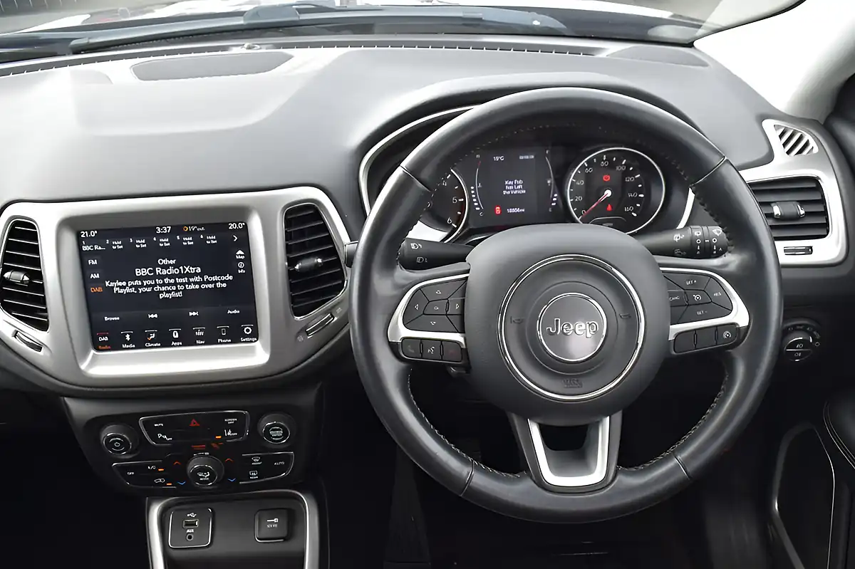 Used 2019 Jeep Compass Longitude Bronze - Interior and Exterior details 19