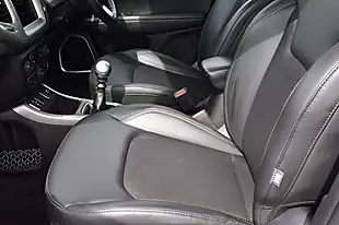 Used 2019 Jeep Compass Longitude Bronze - Interior and Exterior details 4