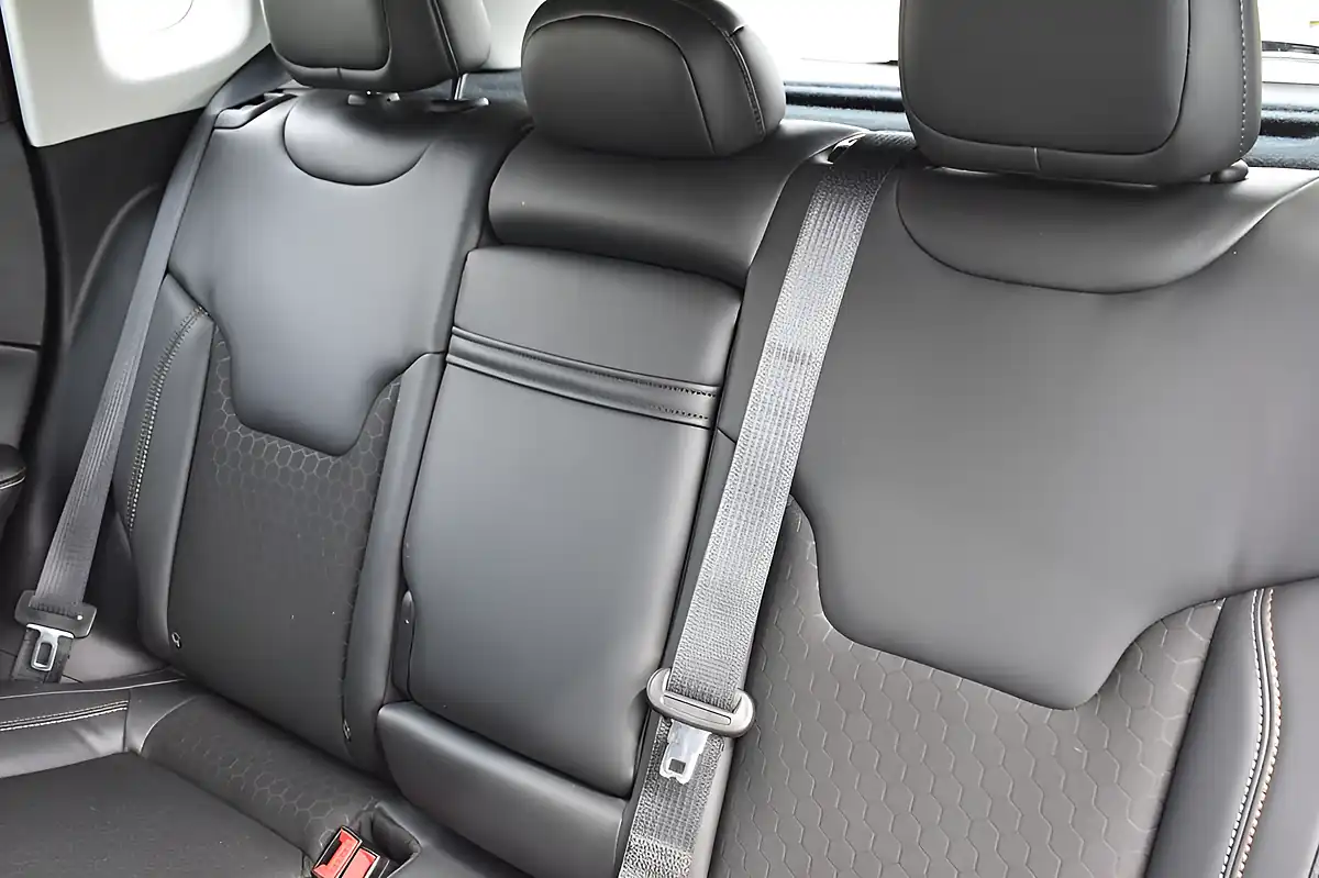 Used 2019 Jeep Compass Longitude Bronze - Interior and Exterior details 6