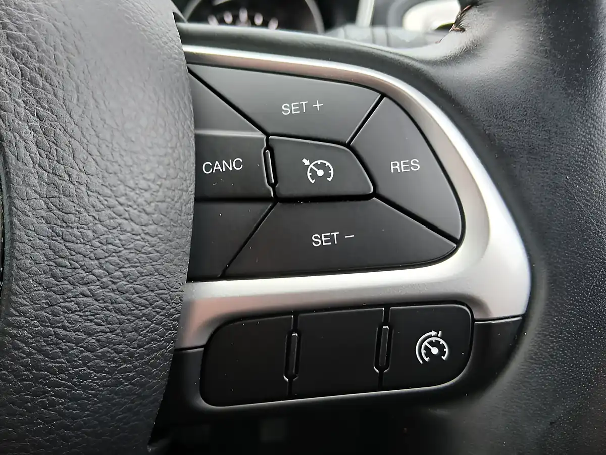 Used 2019 Jeep Compass Longitude Colorado Red - Interior and Exterior details 15