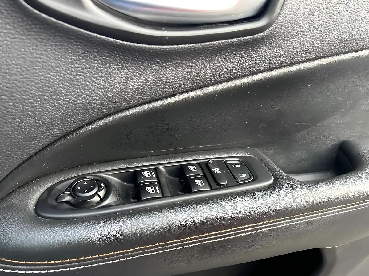 Used 2019 Jeep Compass Longitude Red - Interior and Exterior details 20