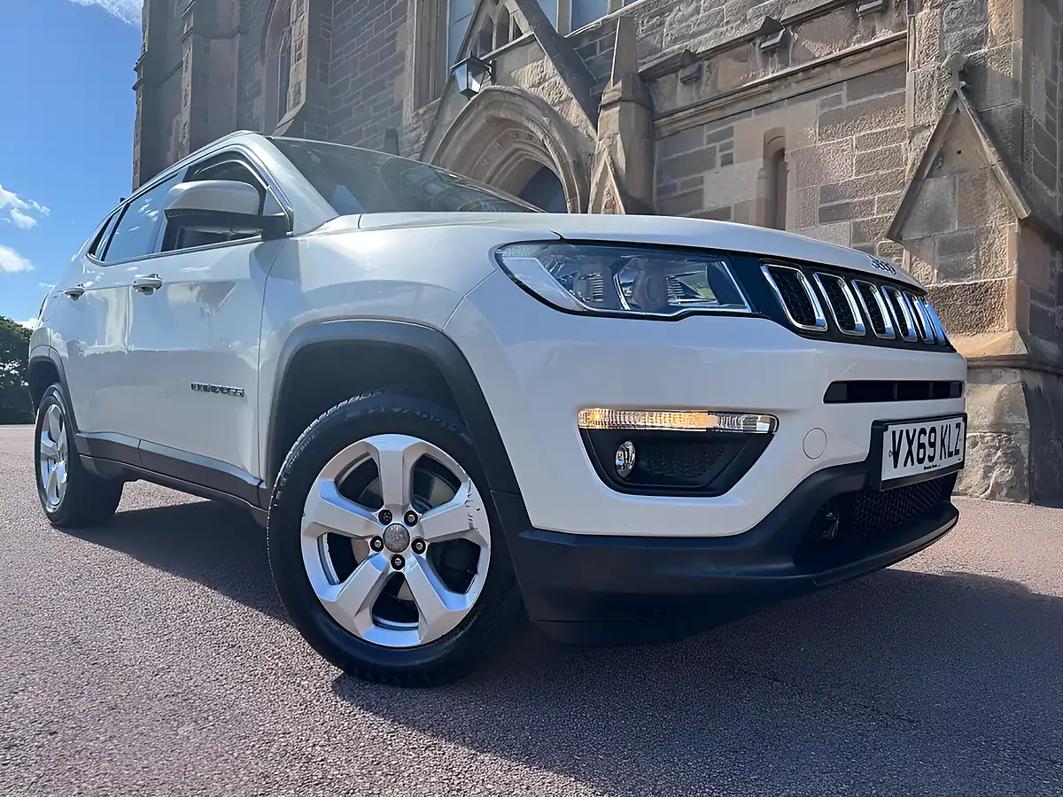 Used 2019 Jeep Compass Longitude White - Front View