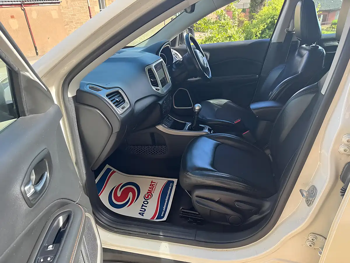 Used 2019 Jeep Compass Longitude White - Interior and Exterior details 9