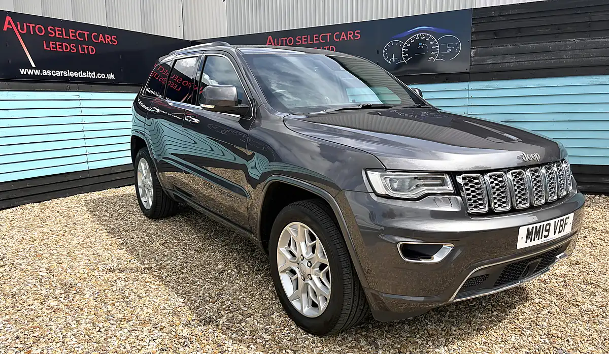 Used 2019 Jeep Grand Cherokee Overland Granite Grey - Front View