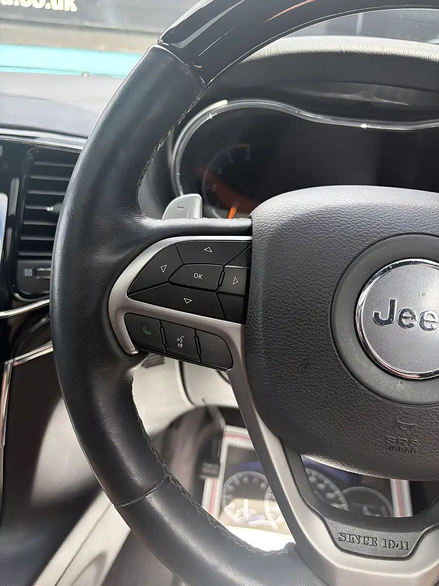 Used 2019 Jeep Grand Cherokee Overland Granite Grey - Interior and Exterior details 10