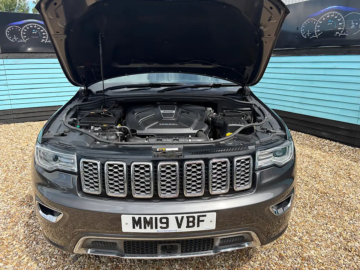Used 2019 Jeep Grand Cherokee Overland Granite Grey - Interior and Exterior details 15