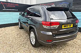 Used 2019 Jeep Grand Cherokee Overland Granite Grey - Interior and Exterior details 17