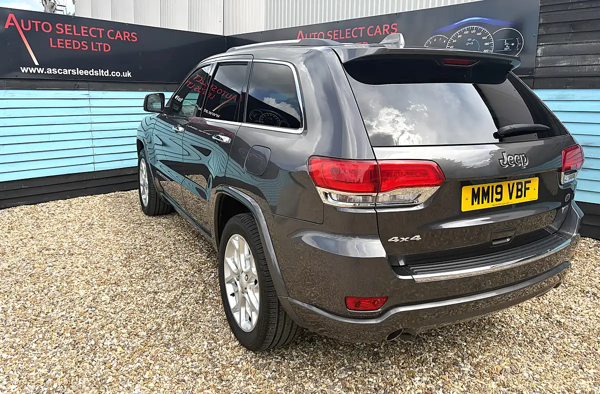 Used 2019 Jeep Grand Cherokee Overland Granite Grey - Interior and Exterior details 17