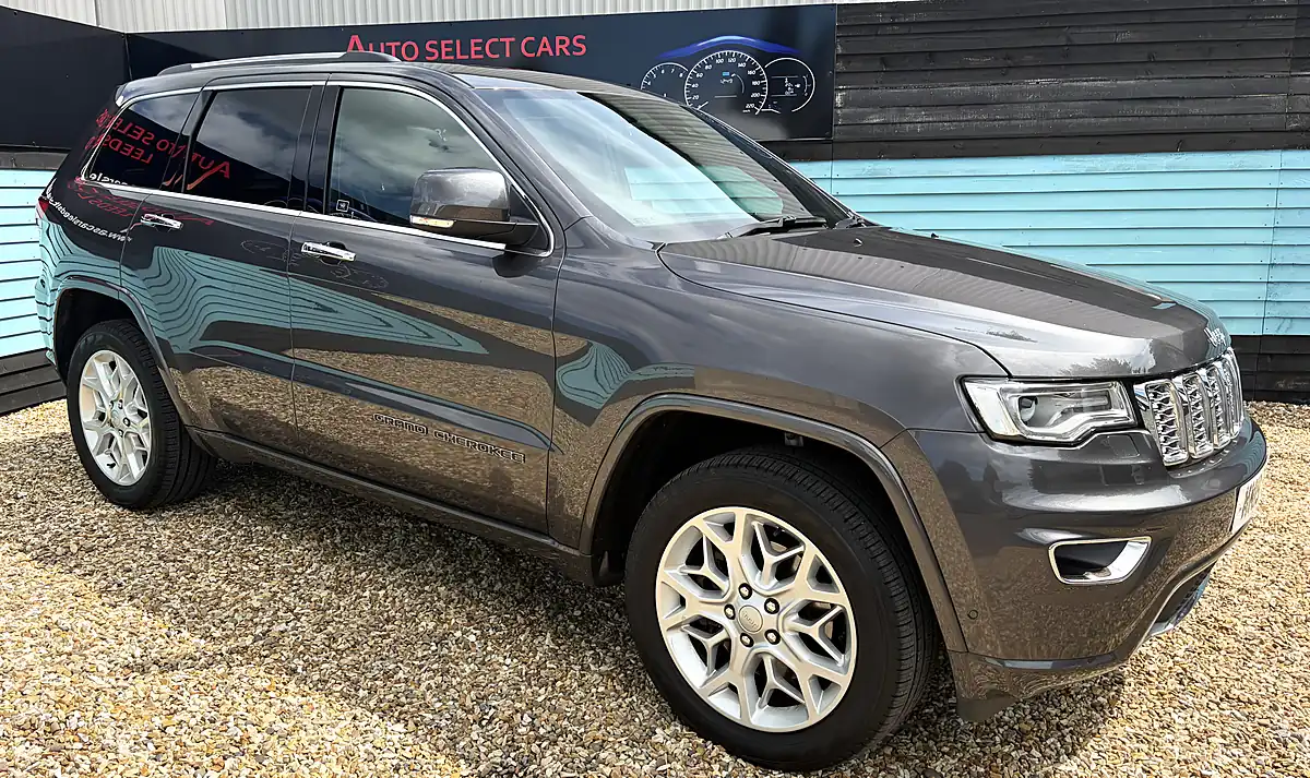 Used 2019 Jeep Grand Cherokee Overland Granite Grey - Interior and Exterior details 2