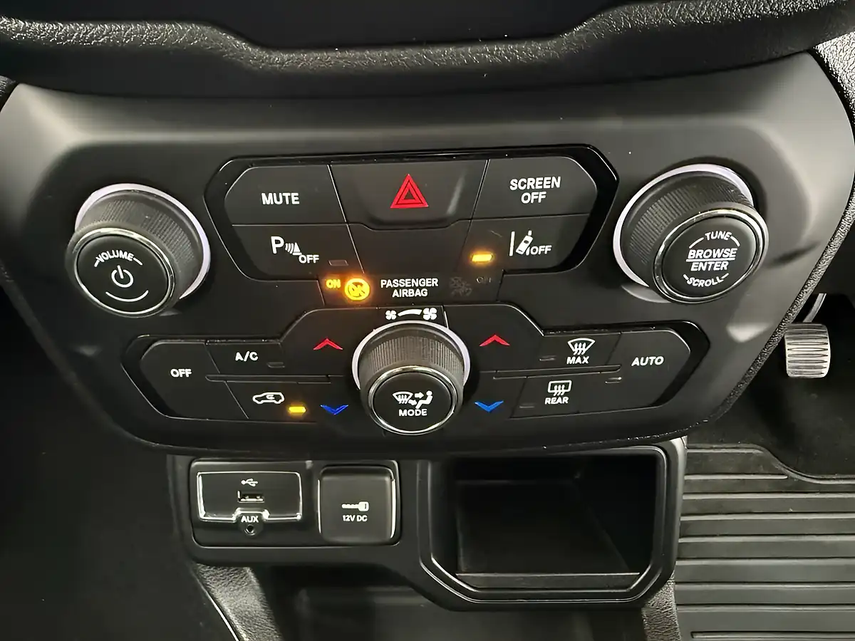 Used 2019 Jeep Renegade Limited Granite Crystal Grey - Interior and Exterior details 17