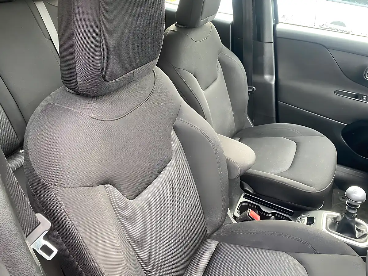 Used 2019 Jeep Renegade Longitude Black - Interior and Exterior details 10