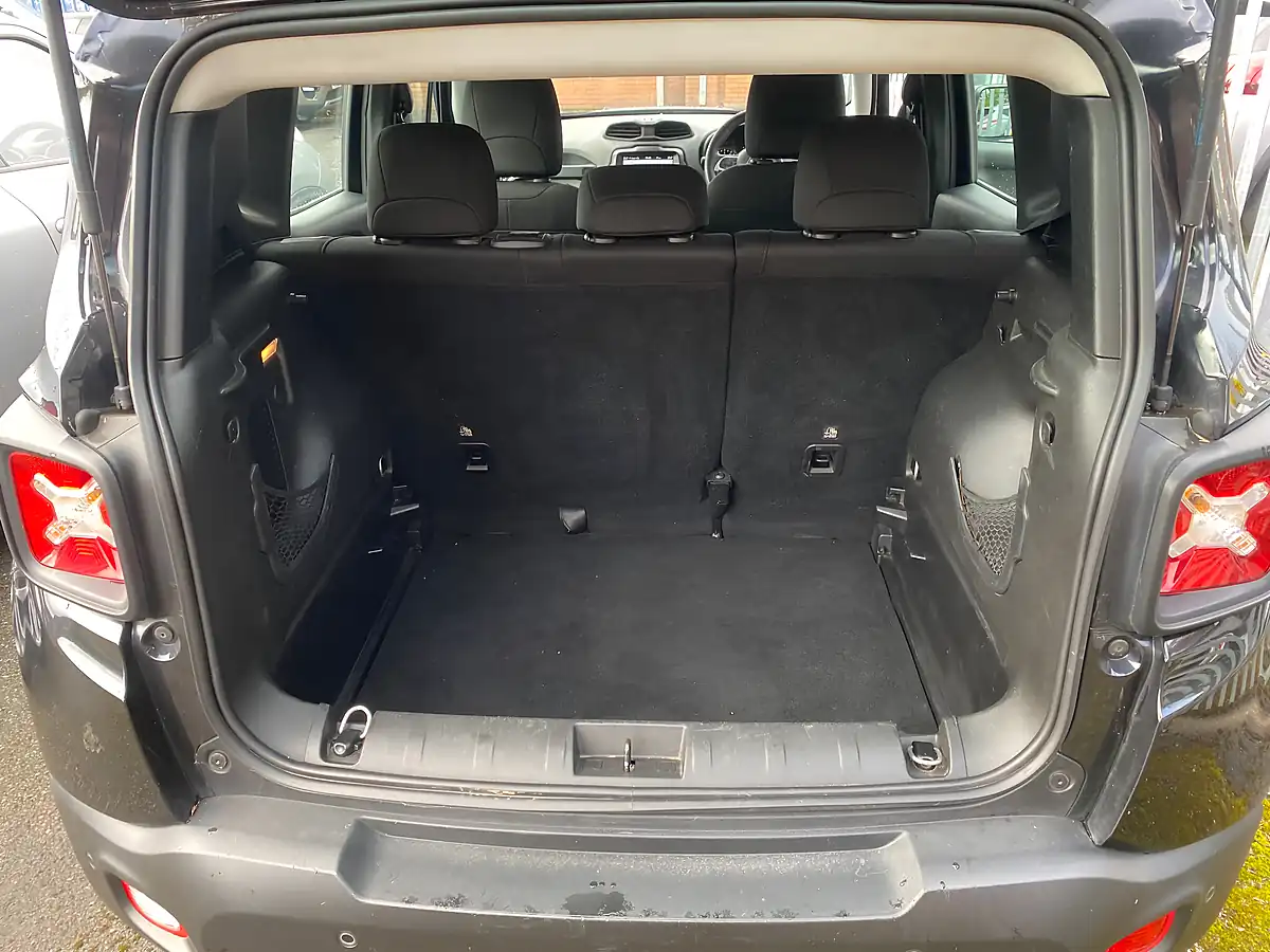 Used 2019 Jeep Renegade Longitude Black - Interior and Exterior details 12