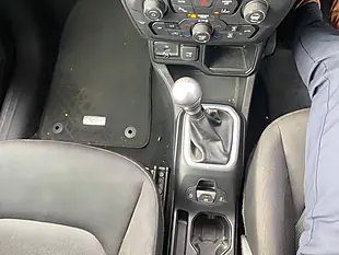 Used 2019 Jeep Renegade Longitude Black - Interior and Exterior details 9