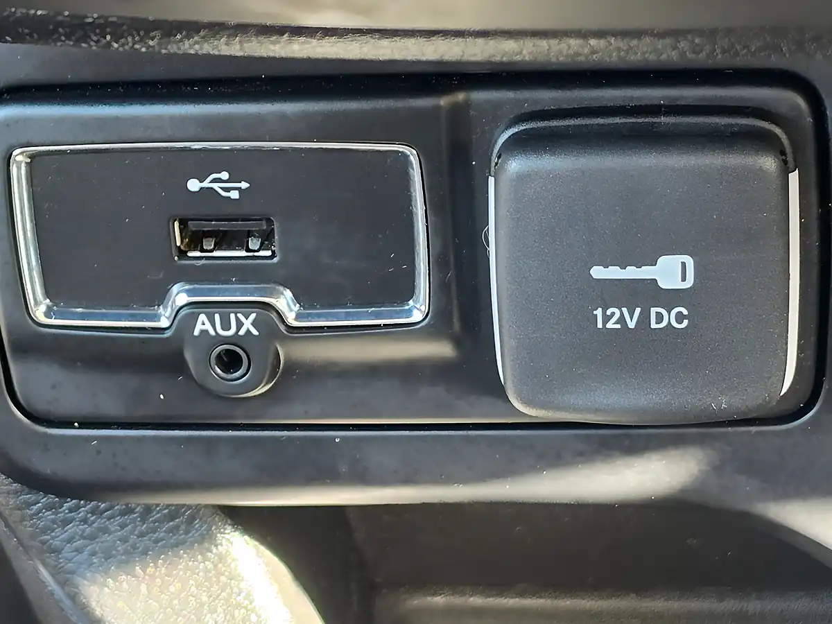 Used 2019 Jeep Renegade Night Eagle Black - Interior and Exterior details 16