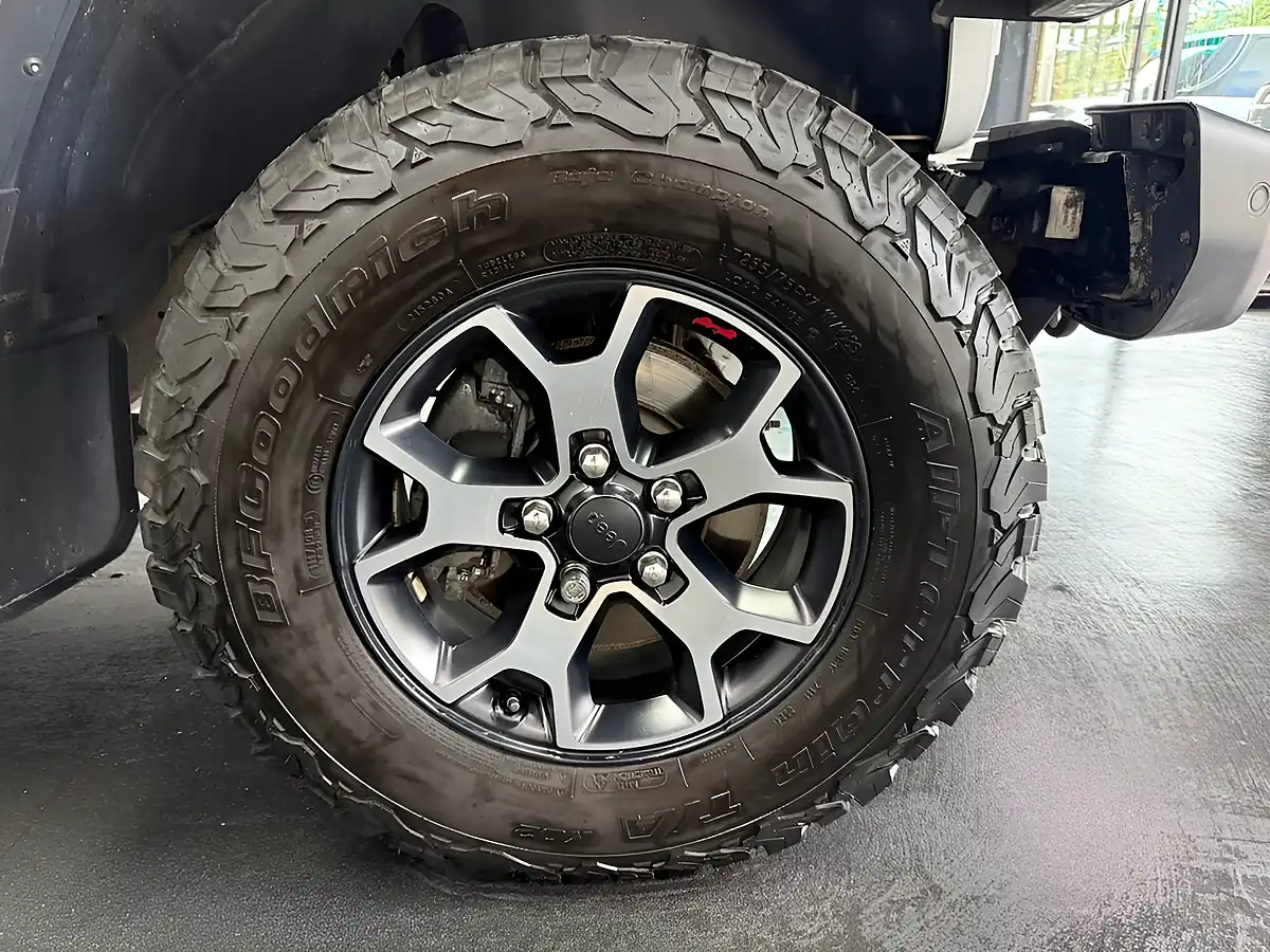Used 2019 Jeep Wrangler Rubicon White - Interior and Exterior details 18