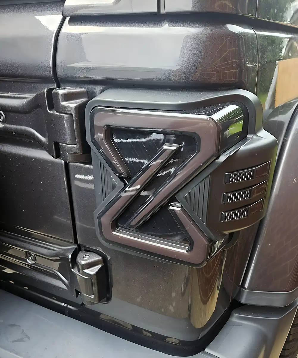 Used 2019 Jeep Wrangler Sahara Grey - Interior and Exterior details 9