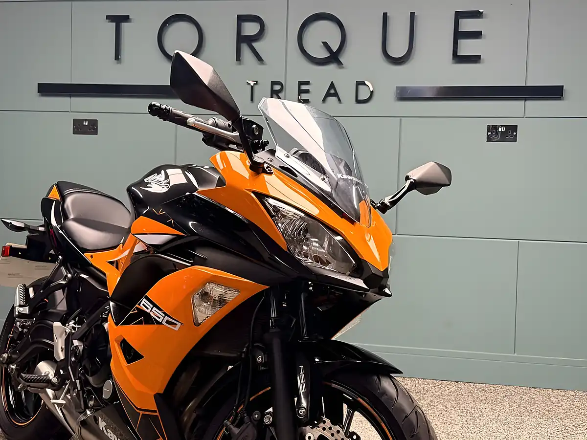 Used 2019 Kawasaki Ninja 650 Super Sports Orange - Interior and Exterior details 10