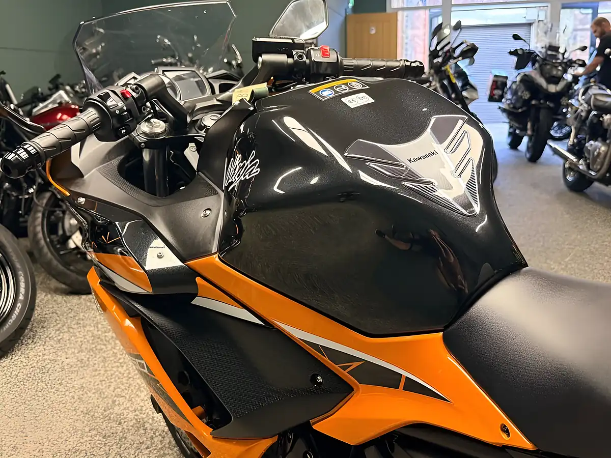 Used 2019 Kawasaki Ninja 650 Super Sports Orange - Interior and Exterior details 17