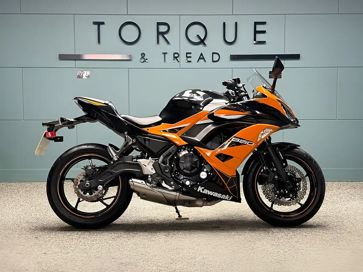 Used 2019 Kawasaki Ninja 650 Super Sports Orange - Interior and Exterior details 2