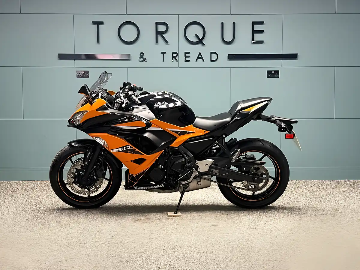 Used 2019 Kawasaki Ninja 650 Super Sports Orange - Interior and Exterior details 8