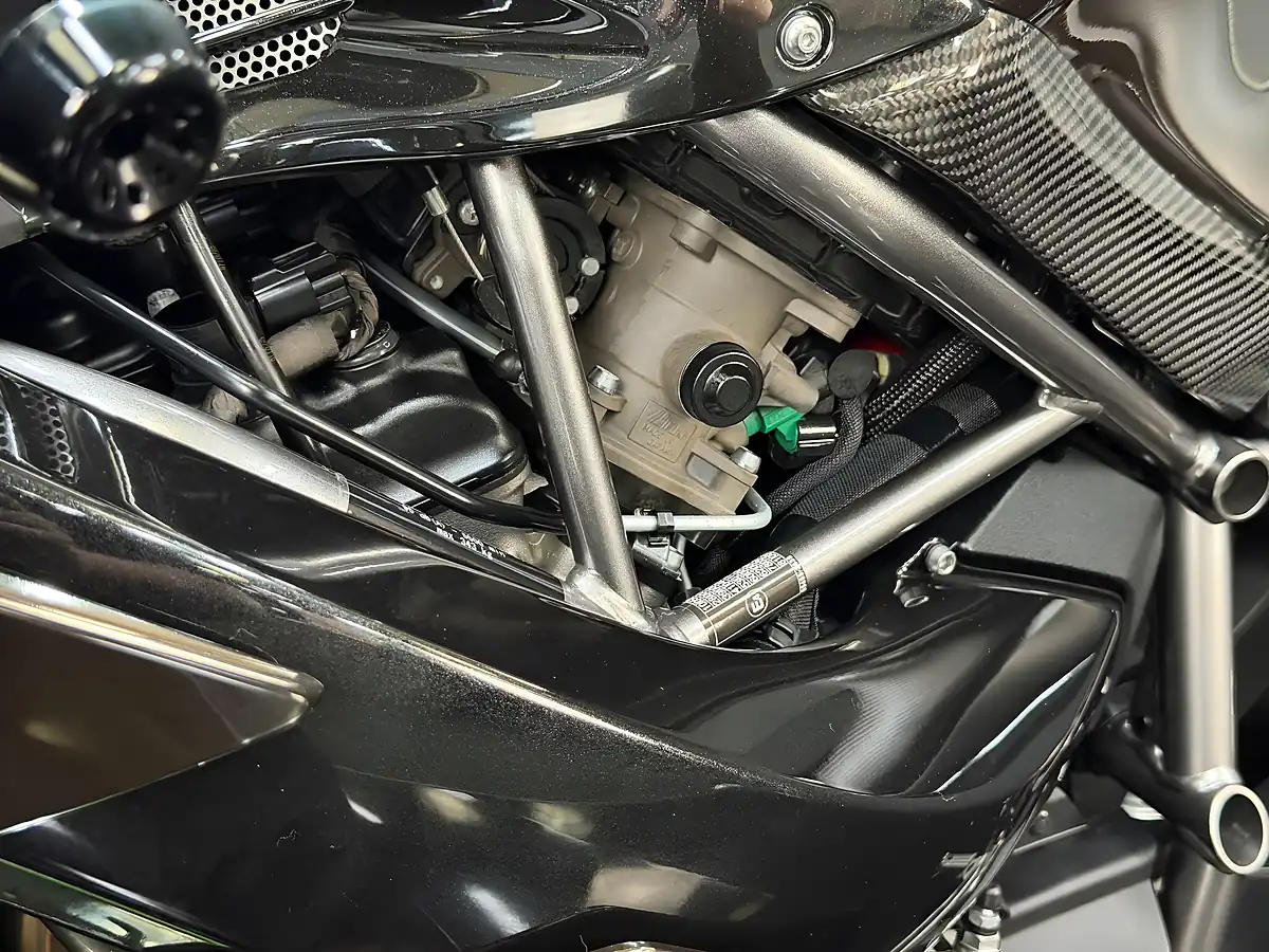 Used 2019 Kawasaki Ninja H2 1000 Grey - Interior and Exterior details 18