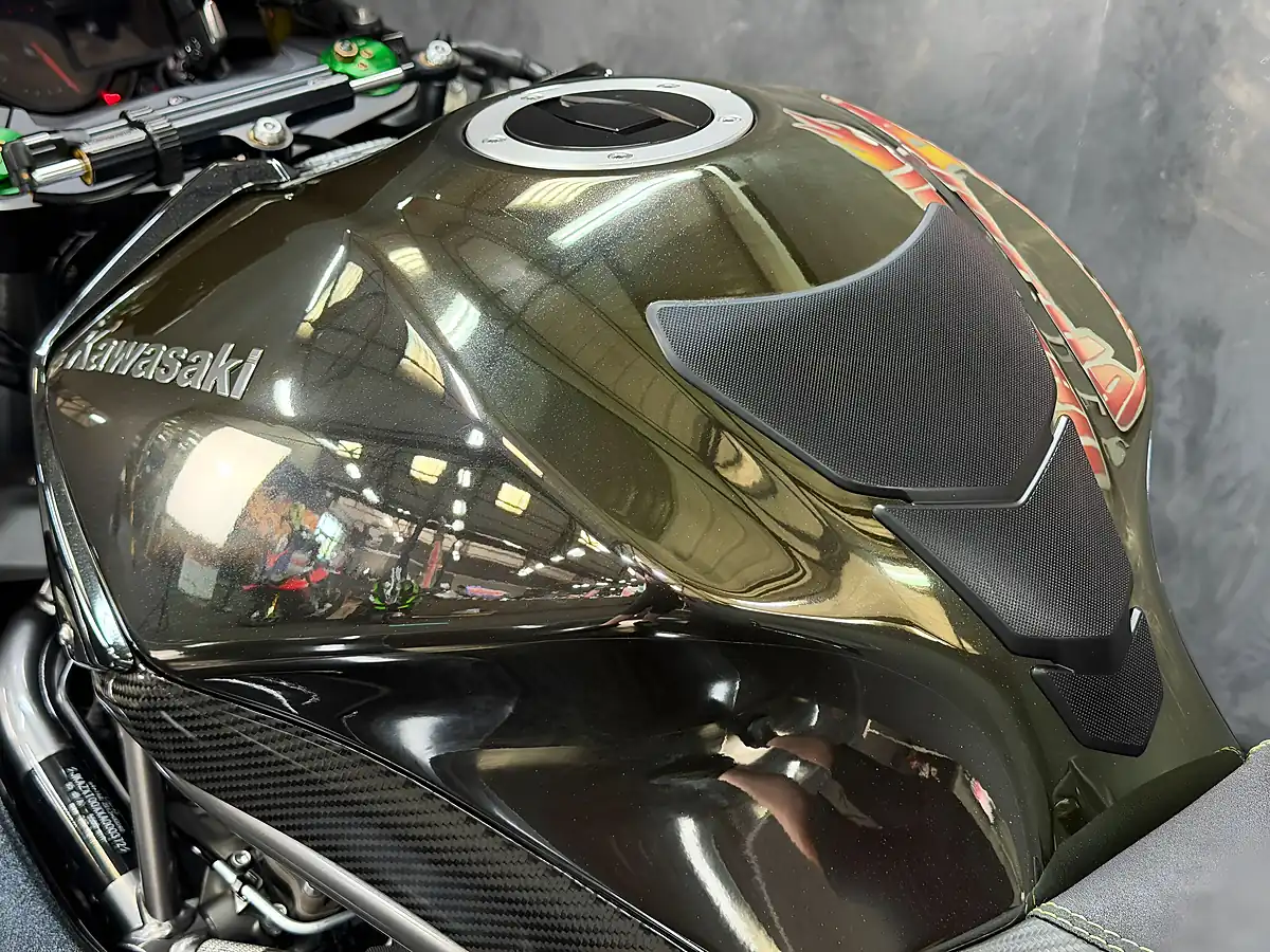 Used 2019 Kawasaki Ninja H2 1000 Grey - Interior and Exterior details 20