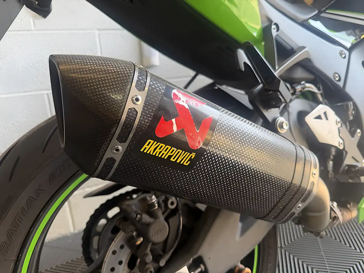 Used 2019 Kawasaki Ninja ZX-10R Krt Replica Green - Interior and Exterior details 11