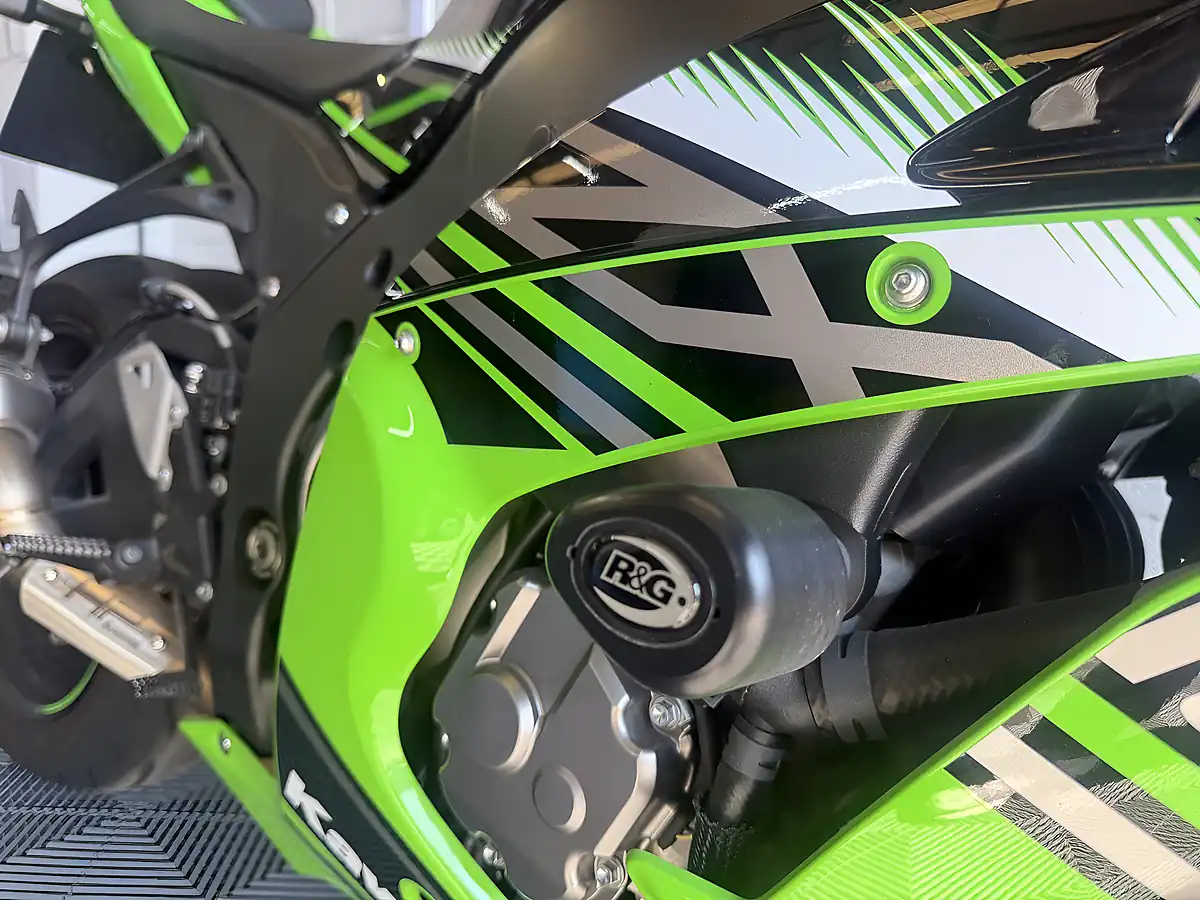 Used 2019 Kawasaki Ninja ZX-10R Krt Replica Green - Interior and Exterior details 12