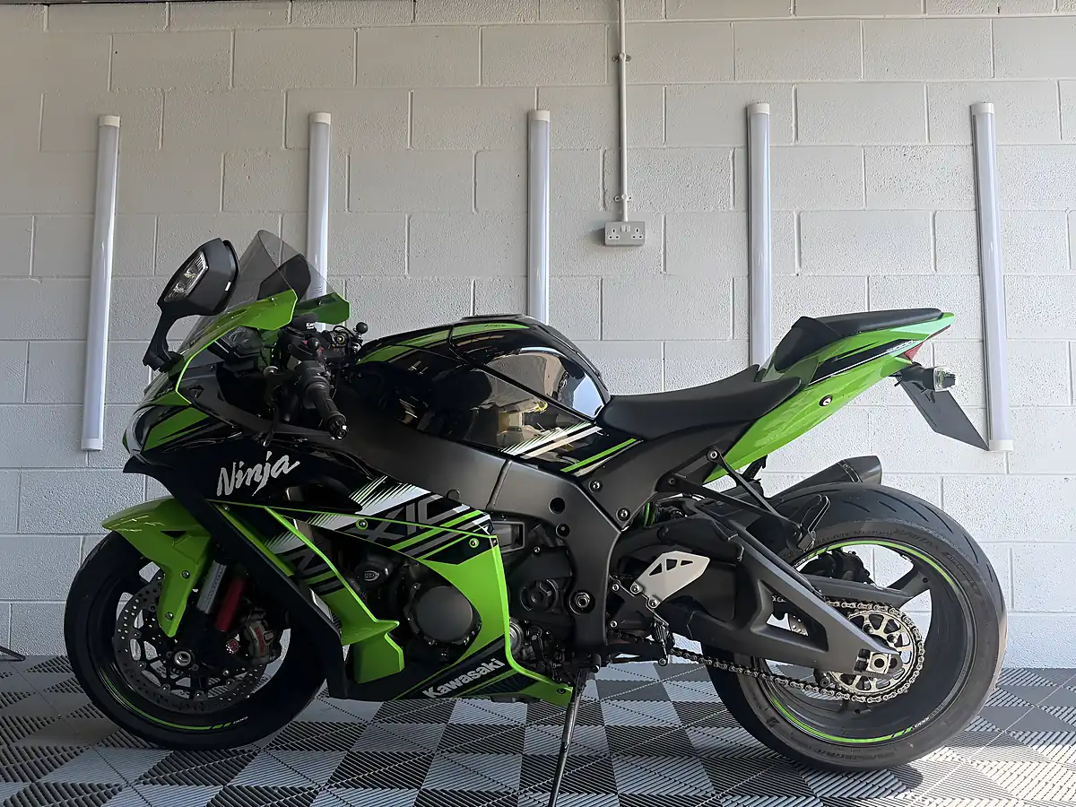 Used 2019 Kawasaki Ninja ZX-10R Krt Replica Green - Interior and Exterior details 13