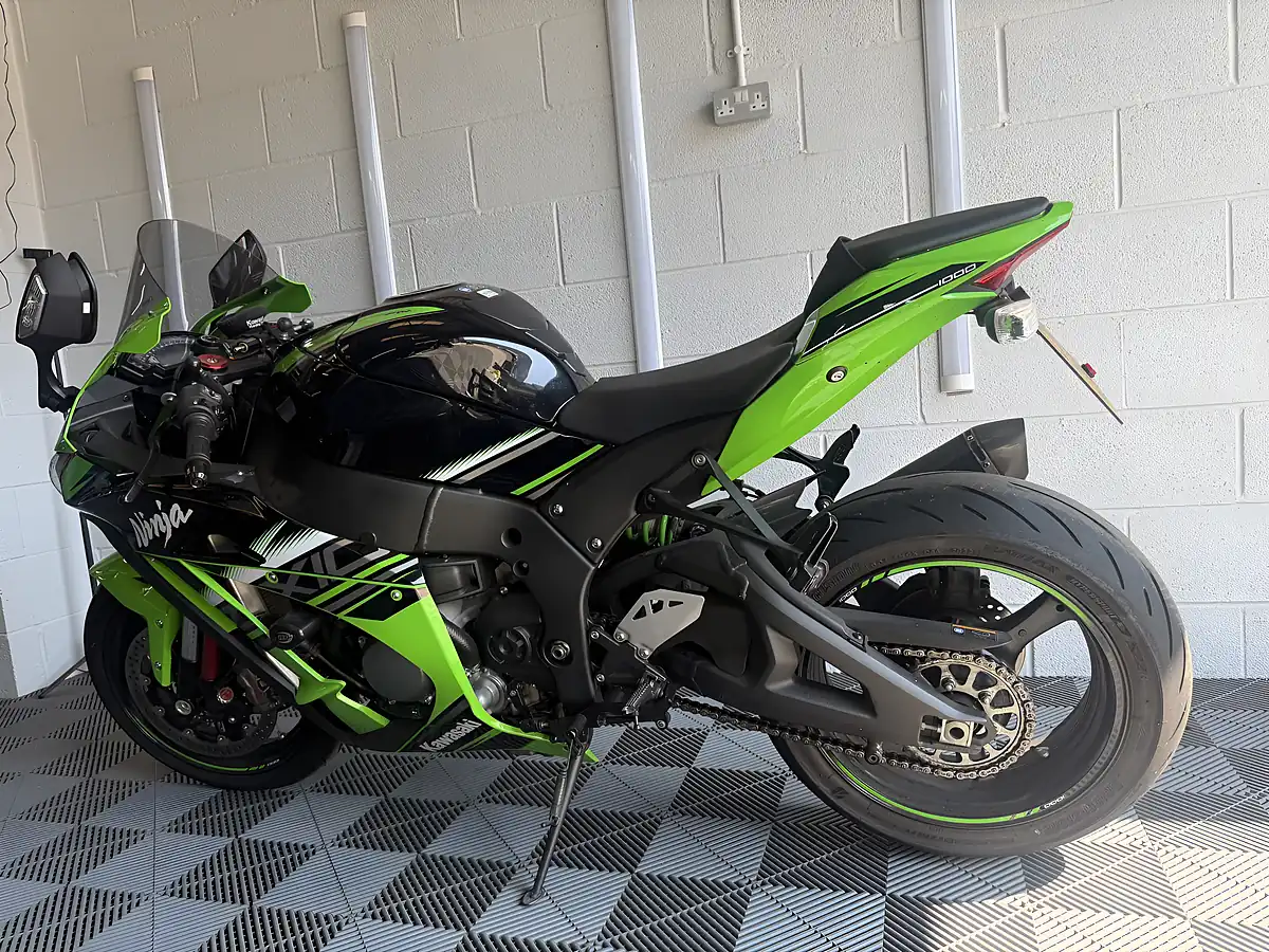 Used 2019 Kawasaki Ninja ZX-10R Krt Replica Green - Interior and Exterior details 14
