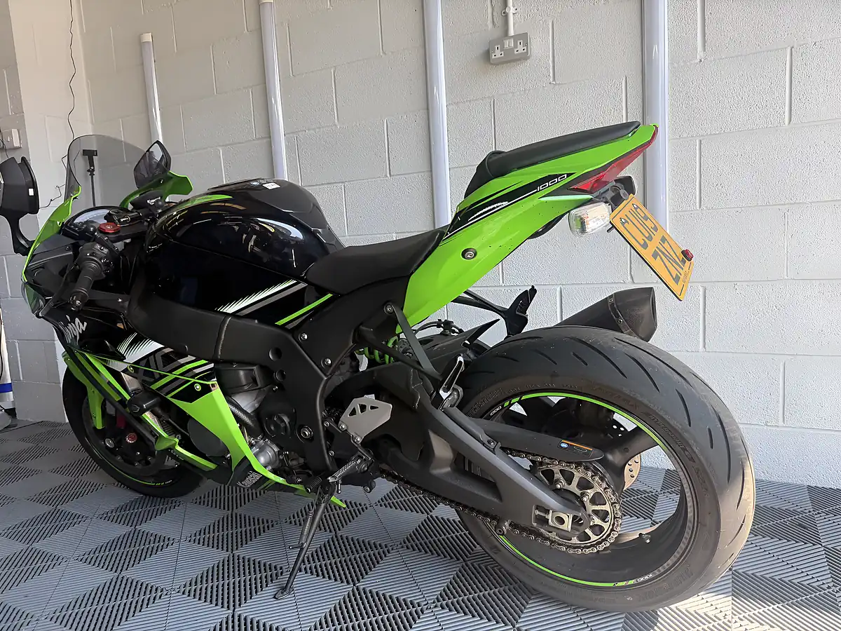 Used 2019 Kawasaki Ninja ZX-10R Krt Replica Green - Interior and Exterior details 15